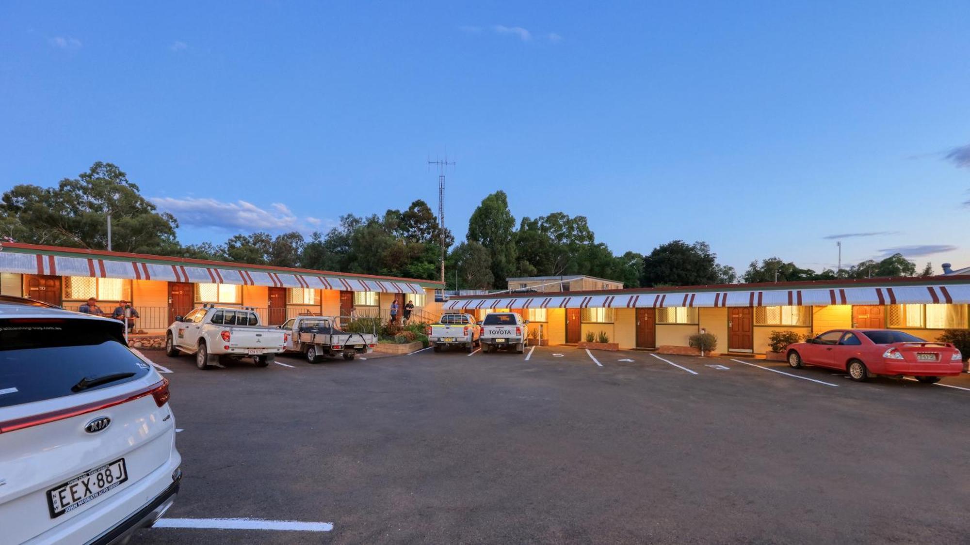 Peak Hill Golden Peak Budget Motel Buitenkant foto
