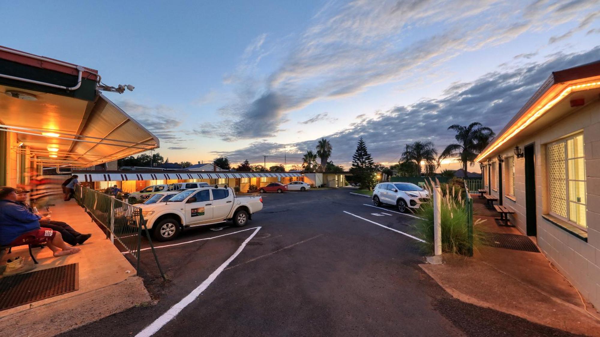 Peak Hill Golden Peak Budget Motel Buitenkant foto